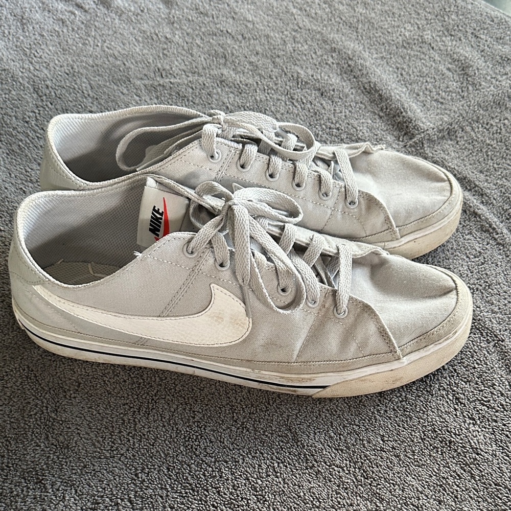 Nike Men's Light Gray Sneakers
